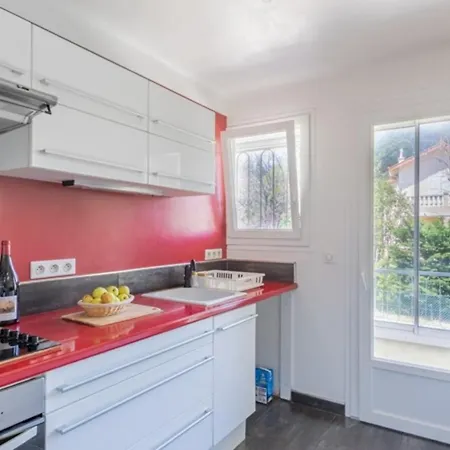 Bright 80 M With Balcony In The Hypercenter Sanary-sur-Mer