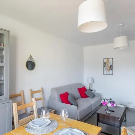 Bright 80 M With Balcony In The Hypercenter Sanary-sur-Mer