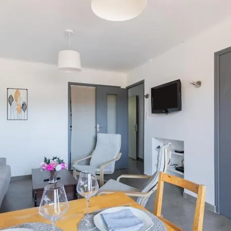 Bright 80 M With Balcony In The Hypercenter
