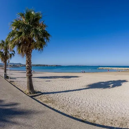 Bright 80 M With Balcony In The Hypercenter Sanary-sur-Mer